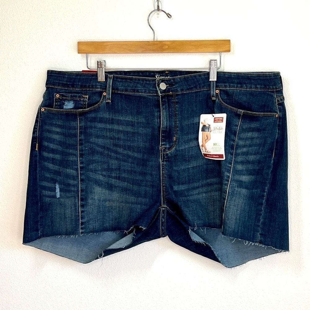 Levi’s Signature Modern Shorts Medium Wash Denim - 22 - New